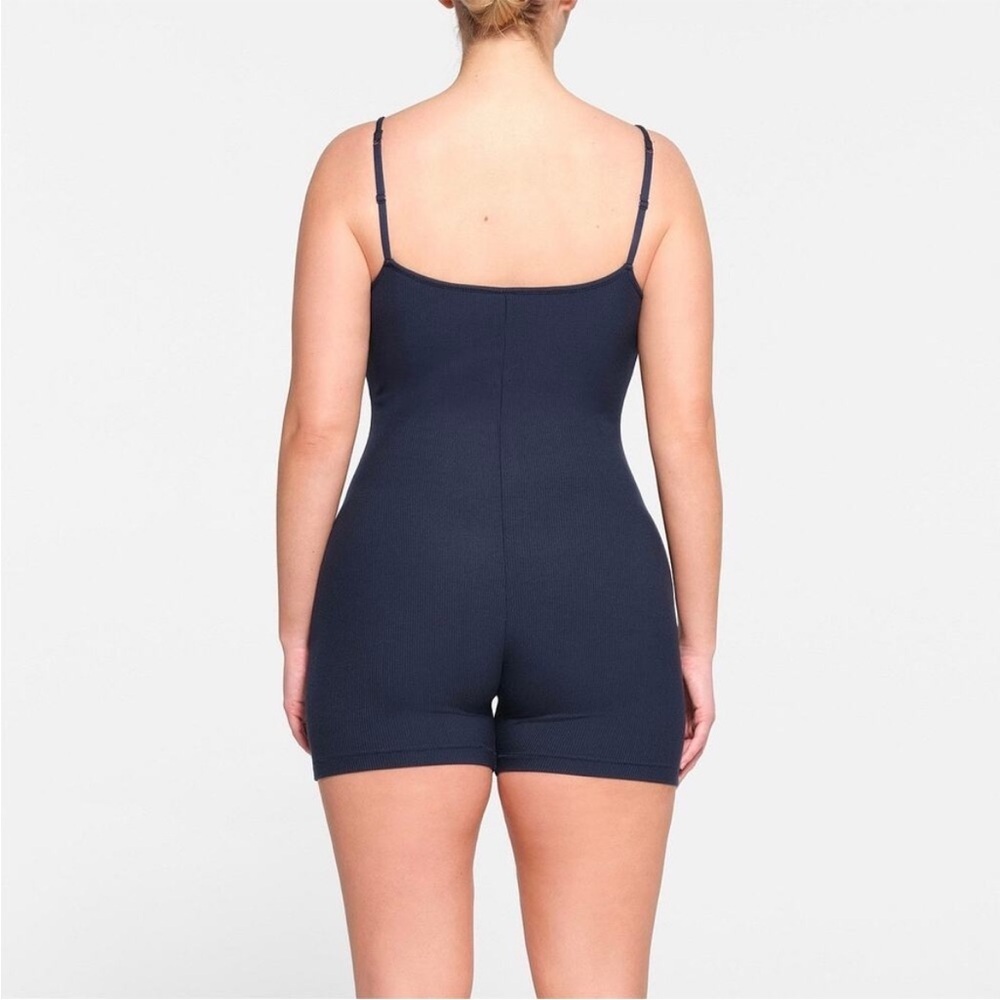 Skims soft lounge onesie - Picture 2 of 4